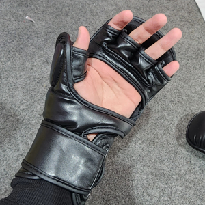 Guantes de Entrenamiento MMA de Cuero PU Negro, Transpirables, con Protección en la Palma, Cierre, Material Suave Antideslizante, Colores Personalizables - Product Image 1