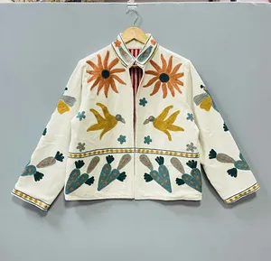 Veste en velours brodée Suzani traditionnelle en gros |   Veste florale faite à la main |   Fournisseur de vêtements de mode ethnique - Product Image 1