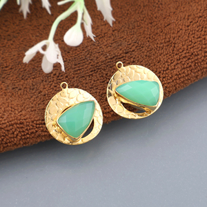 Par de Pendientes de Calcedonia Crisolita con Corte Trillón, de Latón Sólido con Baño de Oro de 18k, Componente de Joyería Hecho a Mano, Minimalista, con un Solo Engaste - Product Image 3