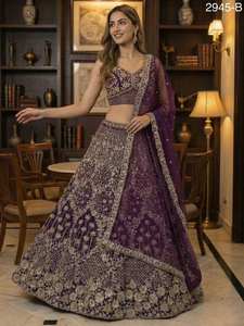 Elegante Top de Novia de Tela No Tejida con Doble Red y Bordado, Estilo Lehenga Choli, con Hermoso Encaje y Butta en Toda la Prenda - Product Image 3