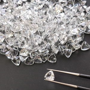 Topacio Blanco Natural de 6MM con Corte Trillón, Gema Suelta de la Mejor Calidad para la Fabricación de Joyas - Product Image 1