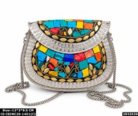 Pochette de soirée de luxe pour femme avec motif floral en mosaïque, ornée d'un cadre métallique, idéale pour mariages et soirées