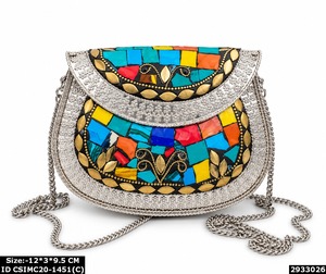 Pochette de soirée de luxe pour femme, motif à pois, avec cadre métallique orné, idéale pour mariages et soirées. - Product Image 5