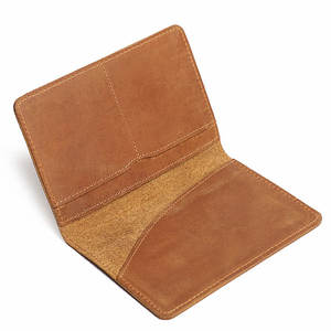 Étui de passeport personnalisé en cuir Crazy Horse doux au toucher, en cuir de vachette, porte-passeport de voyage - Product Image 4