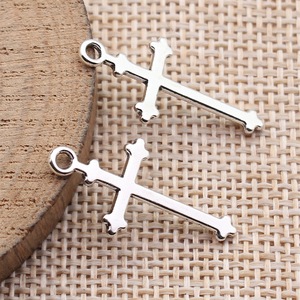 트레포일 팁 크로스 참 28x13mm 아연 합금 실버톤 슬림 십자가 펜던트 (묵주 제작용) - Product Image 2