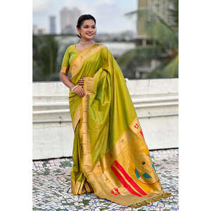 Robe de soirée en soie Paithani tissée avec des fils Zari verts Mahalaxmi God Mehendi de la marque Elite Weaves - Product Image 1