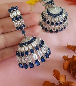 Magnifiques boucles d'oreilles en argent plaqué de qualité supérieure avec zircon CZ pour femmes et filles, pour un look de soirée, pour les occasions spéciales, tendance - Product Image 5