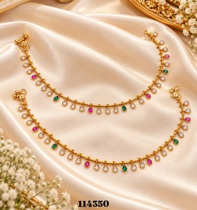 Paire de chevillères de mariée en alliage plaqué rhodium imitation, ornées de perles et de pierres blanches, bijoux de pied traditionnels indiens pour mariage et fête - Product Image 3