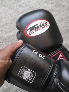 Fabricante de guantes de boxeo que ofrece colores personalizados OEM, etiqueta privada, cierre de velcro, guantes de artes marciales, kick boxing y muay thai. - Product Image 6