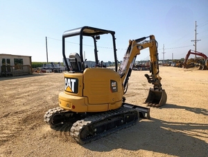 Mini-excavatrice hydraulique conçue pour les chantiers à accès restreint - Product Image 3
