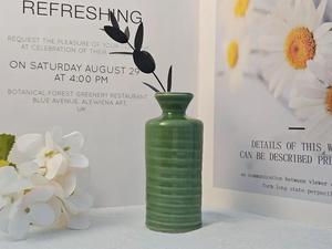 แจกันเซรามิกตกแต่งระดับพรีเมียม สีเขียวเงางาม ดีไซน์โค้งมนเรียบหรู เหมาะสำหรับตกแต่งโต๊ะบ้านอย่างมีสไตล์ - Product Image 2