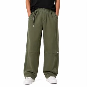 Pantalon large vert olive pour homme, coupe décontractée, taille élastique avec cordon de serrage, style streetwear, jambe droite - Product Image 1