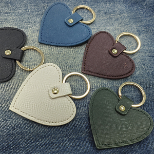 Proveedor de Renombre que Vende Llaveros de Cuero PU en Forma de Corazón, Hechos a Mano, Personalizables, Multicolores, de la Mejor Calidad, Disponibles al por Mayor - Product Image 1
