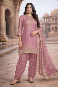 ชุดสัลวาร์ คามีซ คุรตา/คุรตี ปักลายผ้าจอร์เจตต์เทียม สีชมพู ความยาวระดับเข่า ทรงปกติ ดีไซน์หรูหราสำหรับผู้หญิง - Product Image 4