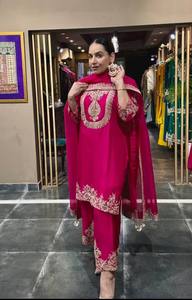 Nouvelle collection Fête de l'Eid : Ensemble 3 pièces pour femme en soie chinon lourde avec broderies, comprenant un bas et un dupatta, idéal pour les fêtes et toutes les saisons. - Product Image 4