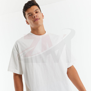 เสื้อยืดคอกลมแขนสั้นสีขาวทรงโอเวอร์ไซส์สำหรับผู้ชาย ผ้าฝ้าย 100% ทรงปกติ สีพื้น ดีไซน์เรียบง่าย - Product Image 4