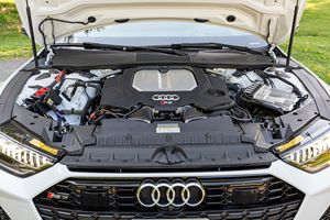 Auto Usado en Buenas Condiciones, Audi RS7 Performance Sedan 2025, Autos Usados Listos para Enviar - Product Image 5