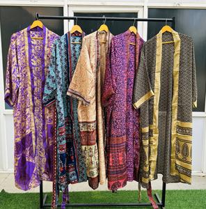 Kimono de Seda Vintage Indio, Estilo Sari, Reciclado, para Mujer, Venta al Por Mayor - Product Image 4
