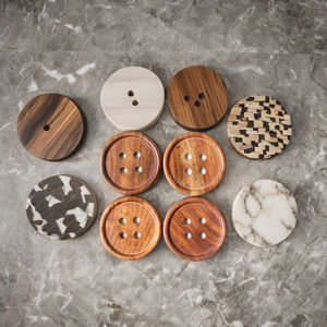 Ensemble de deux petits bols de service en bois peints à la main par un artisan, avec une finition unique à effet craquelé, récipient décoratif pour noix, bonbons, trempette - Product Image 6