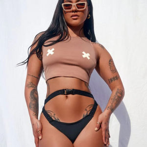 Ensemble de pole dance moderne pour femmes 2026 – Haut court à col montant et bas taille haute léger et respirant – Tenue d'été tendance – Service OEM - Product Image 4