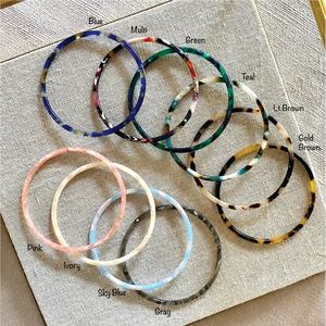 Fournisseur d'accessoires modernes, grossiste en bijoux fantaisie, fabricant de bracelets pour femmes, bracelets en acrylique en gros, artisanat en résine coloré - Product Image 5
