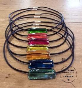 Collar con Colgante de Resina Teñida a Mano TCE, Joyería de Inspiración Natural, Regalo Minimalista de Moda para Mujer, Modelo Artesanal - Product Image 1