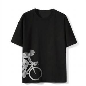 เสื้อยืดสีดำพิมพ์โลโก้ตามสั่งขายส่ง เสื้อยืดคอกลมแขนสั้นผู้ชายสไตล์วินเทจ ระบายอากาศได้ดี แห้งเร็ว ผลิตจากโพลีเอสเตอร์/คอตตอน - Product Image 1