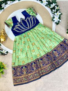 Robe de Soirée Jacquard Royale pour Enfants avec Élégant Travail Magham pour Mariages, Remises de Diplômes et Occasions Festives de Diwali - Product Image 3