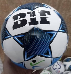 Ballon de football avec vessie en caoutchouc, haute rétention d'air, taille 5, résistant à l'eau, 420g - Product Image 3