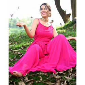 Ensemble fusion Chikankari rose taille XS en tissu chiffon Maharani - Product Image 3