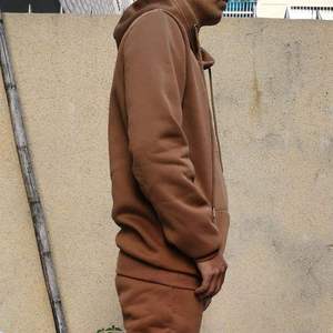 Ensemble survêtement streetwear tendance pour homme 2026 – Veste et pantalon de sport de haute qualité, personnalisable avec logo, vente en gros OEM pour l'hiver - Product Image 4