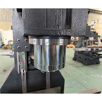 Vente directe d'usine XH7126 Centre d'usinage CNC avec système FANUC Petite fraiseuse CNC
