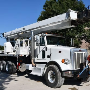 Grue de camion montée sur camion Peterbilt 365 de 2015, modèle AC38-127S-EJ, capacité de levage maximale de 76 000 lb. - Product Image 1