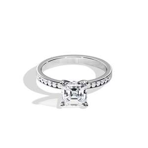 Anillo de compromiso de diamantes con corte princesa para mujer, en oro rosa, con engaste de puntas y banda pavé, estilo floral - Product Image 3