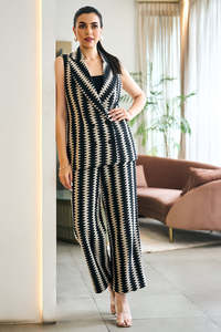 New Elegant Women's Western <b>Set</b> Beautiful Black and <b>White</b> Zig Zag Design <b>Set</b> For Office and Party Wear - Product Image 3