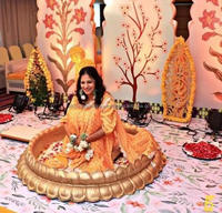 Urli décoratif traditionnel en fibre de verre dorée pour cérémonie Haldi en extérieur, mariage, mariée, nouvelle arrivée, décor de scène de mariage