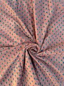 Tela 100% Algodón con Estampado Floral de Durazno, Impresa a Mano con Técnica Buta |   Tela para Confección de Calzado Pequeño de Jaipur al por Mayor - Product Image 4