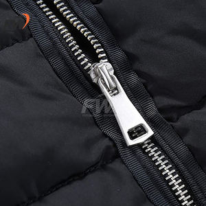 Chaqueta de invierno duradera con aislamiento grueso, interior acolchado suave y ajuste cómodo y flexible para exteriores, con cremallera para mujer - Product Image 6