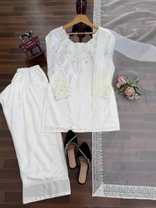 Costume Salwar en crêpe naturel de créateur avec dupatta en soie organza - Product Image 4