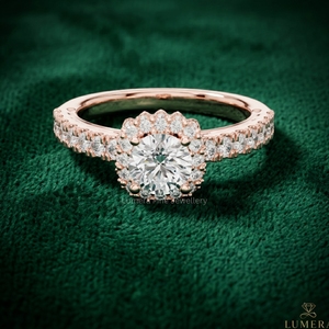 แหวนหมั้นเพชรเพาะเลี้ยงทรงหรูหรา ประดับเพชรแบบ Pave ชุบทองคำสีกุหลาบ ดีไซน์ก้านแหวนแยก ได้รับการรับรองจาก IGI ทอง 9KT-18KT - Product Image 1