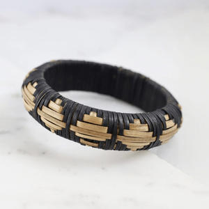 Brazalete de ratán trenzado a mano, aceptado por ODM, para hombre y mujer, brazaletes de madera sostenibles. - Product Image 3