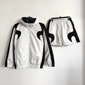 Conjunto Deportivo Corto para Hombre, Chaqueta con Cierre y Pantalones Cortos, Diseño Color Block, Reflectante, de Nailon, Personalizable - Product Image 1