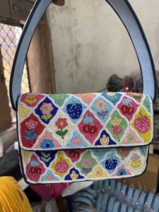 Bolso de Hombro Tipo Clutch con Cuentas Estilo Bohemio para Mujer, Bolso de Mano para Fiestas, Compras y Eventos, Hecho a Mano con Cierre de Cremallera - Product Image 6