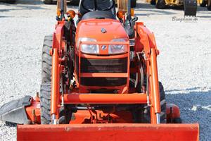 Tractor Compacto Utilitario Diésel B2320 2WD de 25 HP con Plataforma de Corte para Cuidado del Césped, Jardinería y Trabajo Agrícola - Product Image 6