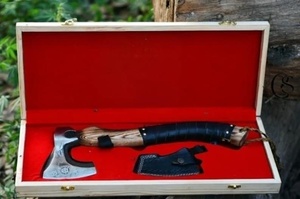 Hache de haute qualité, tête en acier forgé, manche en bois, design gravé, outil de survie - Product Image 1