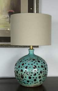 Lampe de bureau élégante, lampe de table style hôtel, lampe d'appoint moderne, lampe d'intérieur de luxe, lampe de table avec abat-jour en tissu - Product Image 2