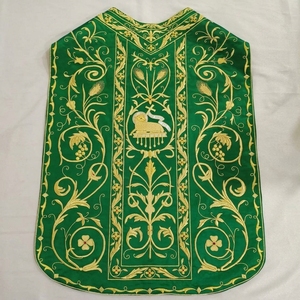 Chasuble verte brodée, vêtement liturgique pour prêtre catholique romain, robe liturgique avec motif floral doré, design personnalisé - Product Image 1