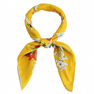 Écharpe en soie à motifs chic pour femmes, écharpe en soie respirante d'été pour femmes, foulard en soie de style créateur pour femmes - Product Image 4