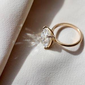 แหวนมอสซาไนต์ทรงคุชชั่นทอง 14K: แหวนแต่งงานแบบฝังเพชรสำหรับวันครบรอบ - Product Image 3