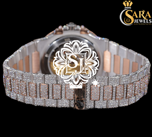 Reloj de pulsera de diamante natural VVS totalmente helado de alta calidad con esfera De fecha disponible a un precio asequible - Product Image 1